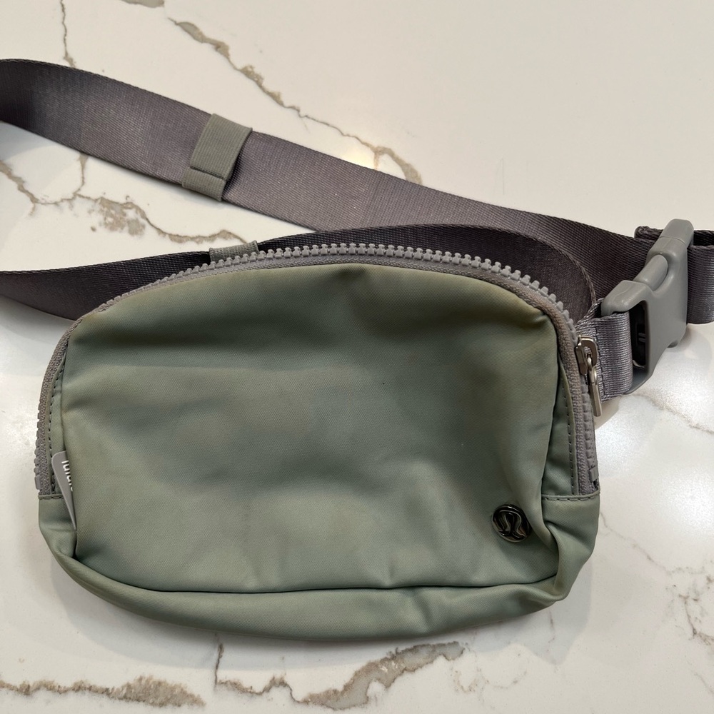 lululemon athletica Green Everywhere Belt Bag